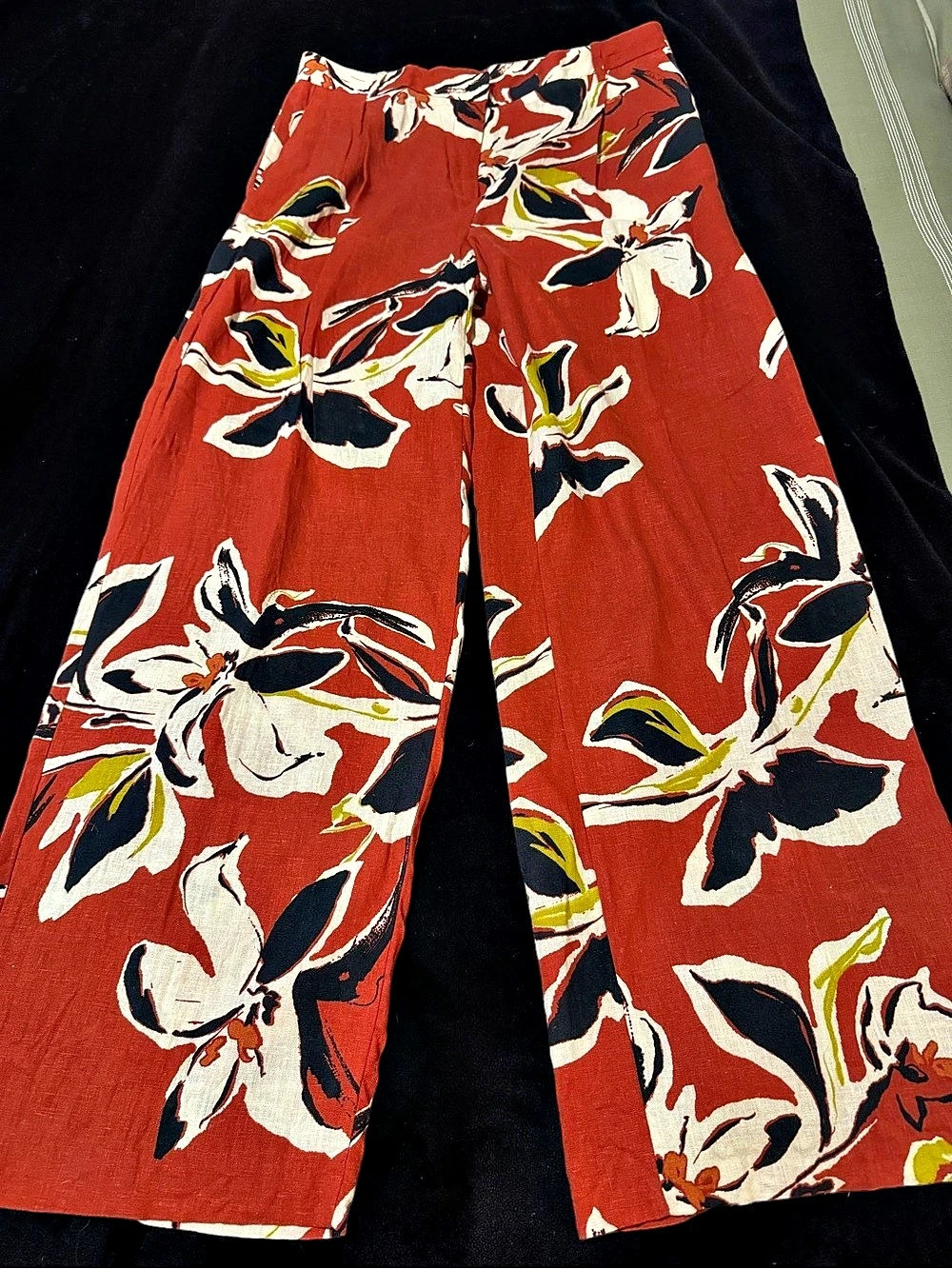 ZARA Floral Wide Leg Pants in Red & Black Size Large Like New